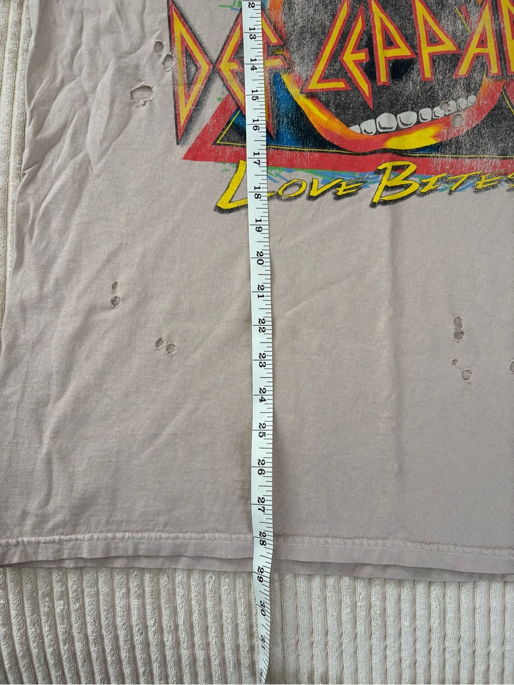 Def Leppard 'Love Bites' Graphic Band Tee - Light Taupe Size M/L - Picture 4 of 5